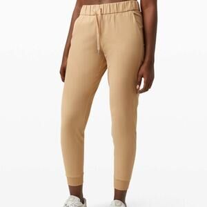 NWT Lululemon On the Fly Jogger